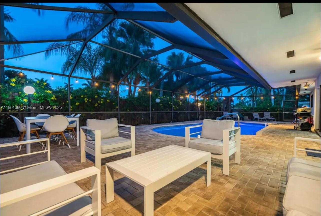 Small Image of 1141 NORTH NORTHLAKE DR, Hollywood Number 19