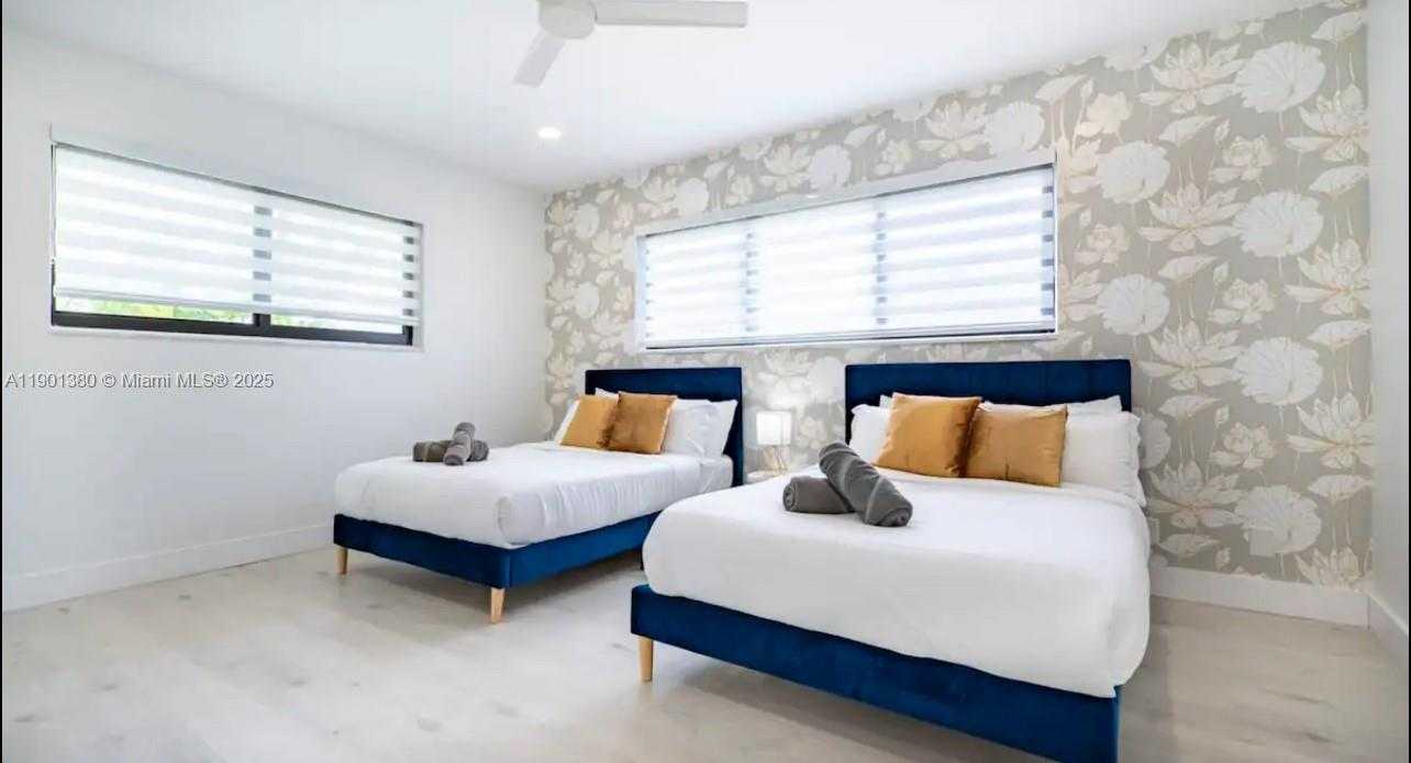 Small Image of 1141 NORTH NORTHLAKE DR, Hollywood Number 27