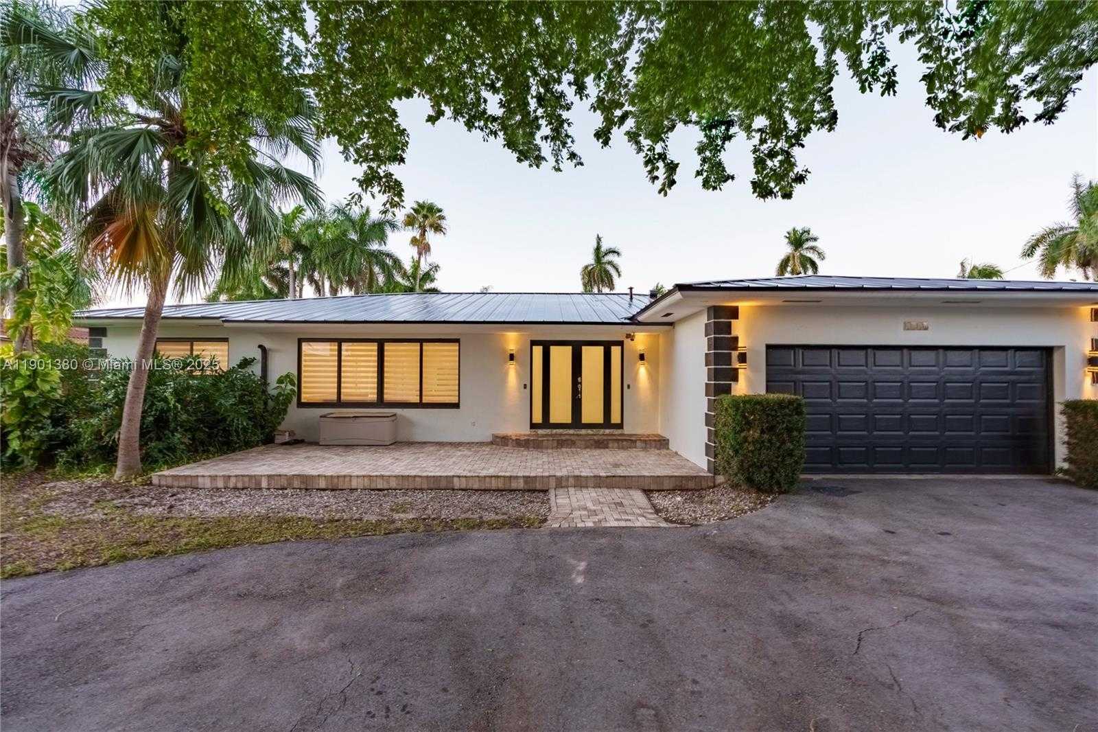Small Image of 1141 NORTH NORTHLAKE DR, Hollywood Number 3