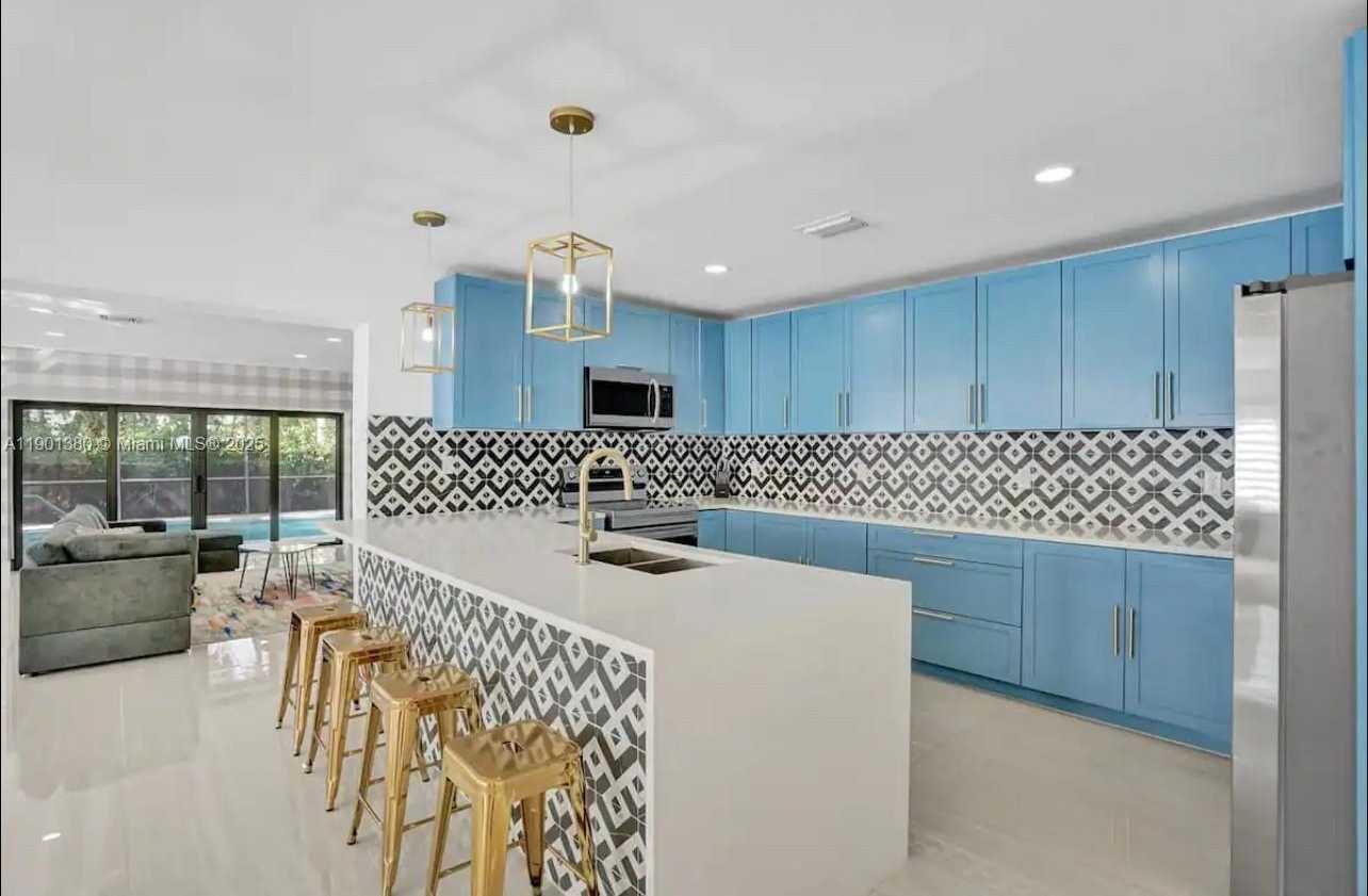 Small Image of 1141 NORTH NORTHLAKE DR, Hollywood Number 32
