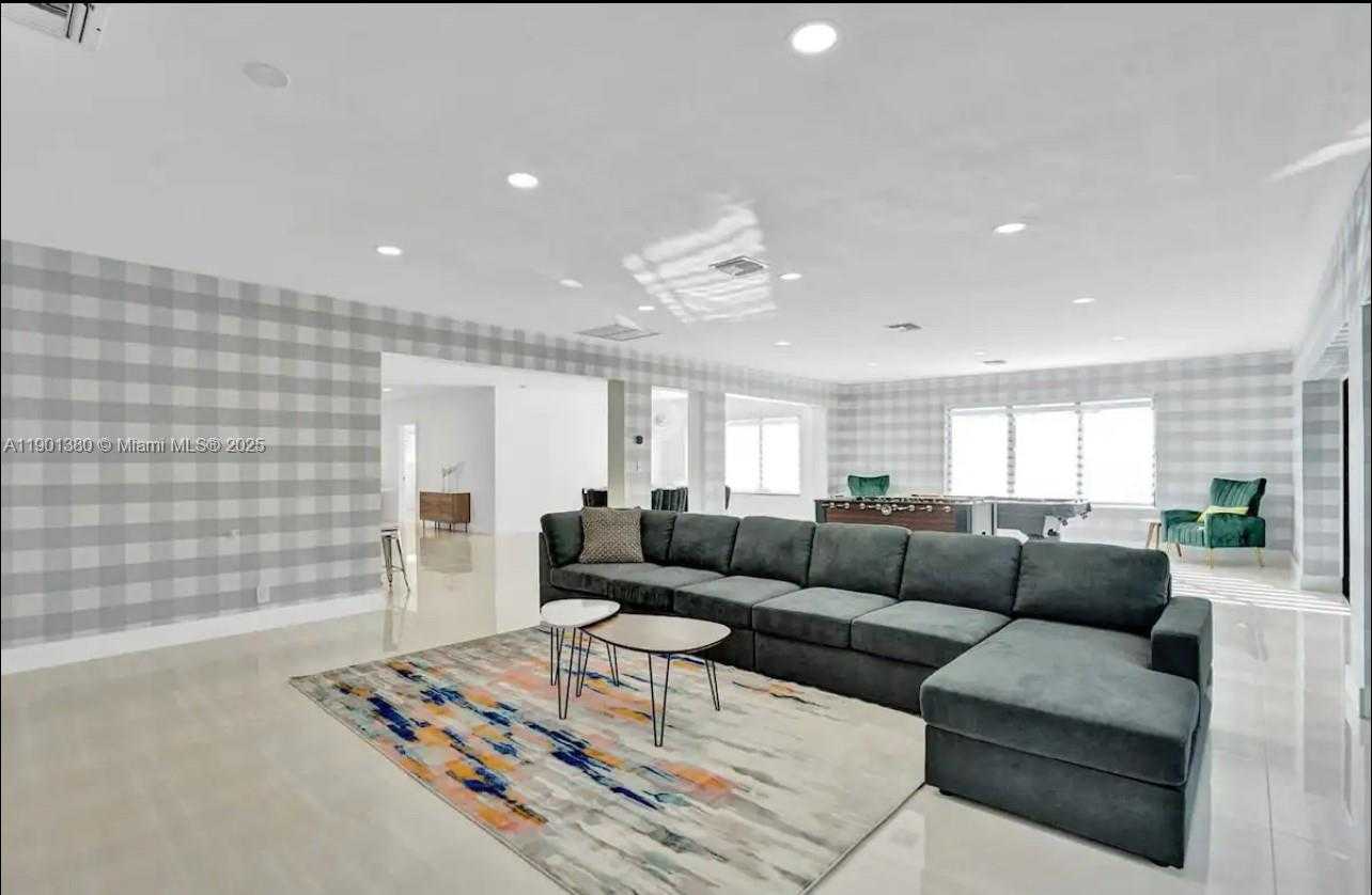 Small Image of 1141 NORTH NORTHLAKE DR, Hollywood Number 33