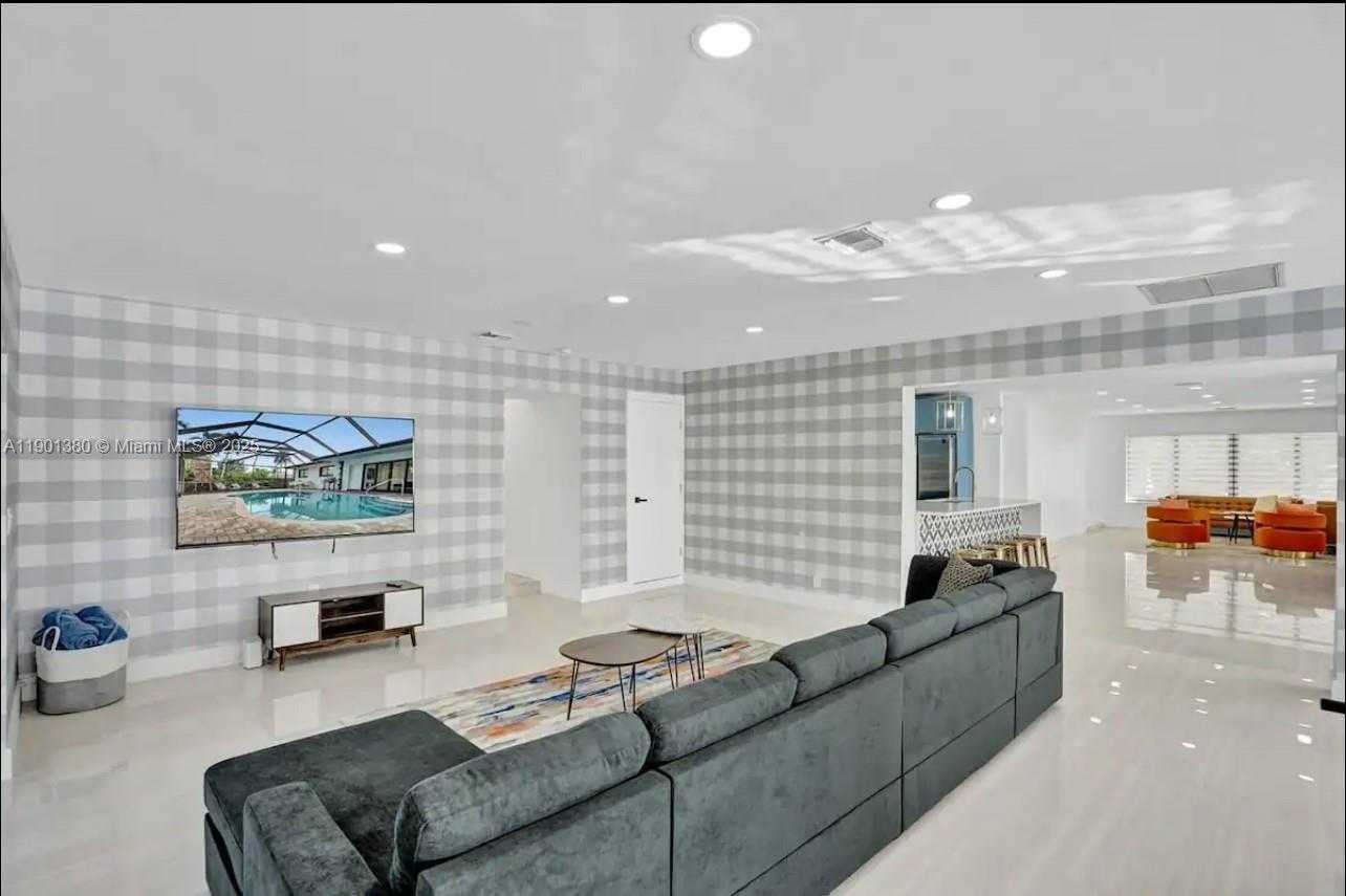 Small Image of 1141 NORTH NORTHLAKE DR, Hollywood Number 34