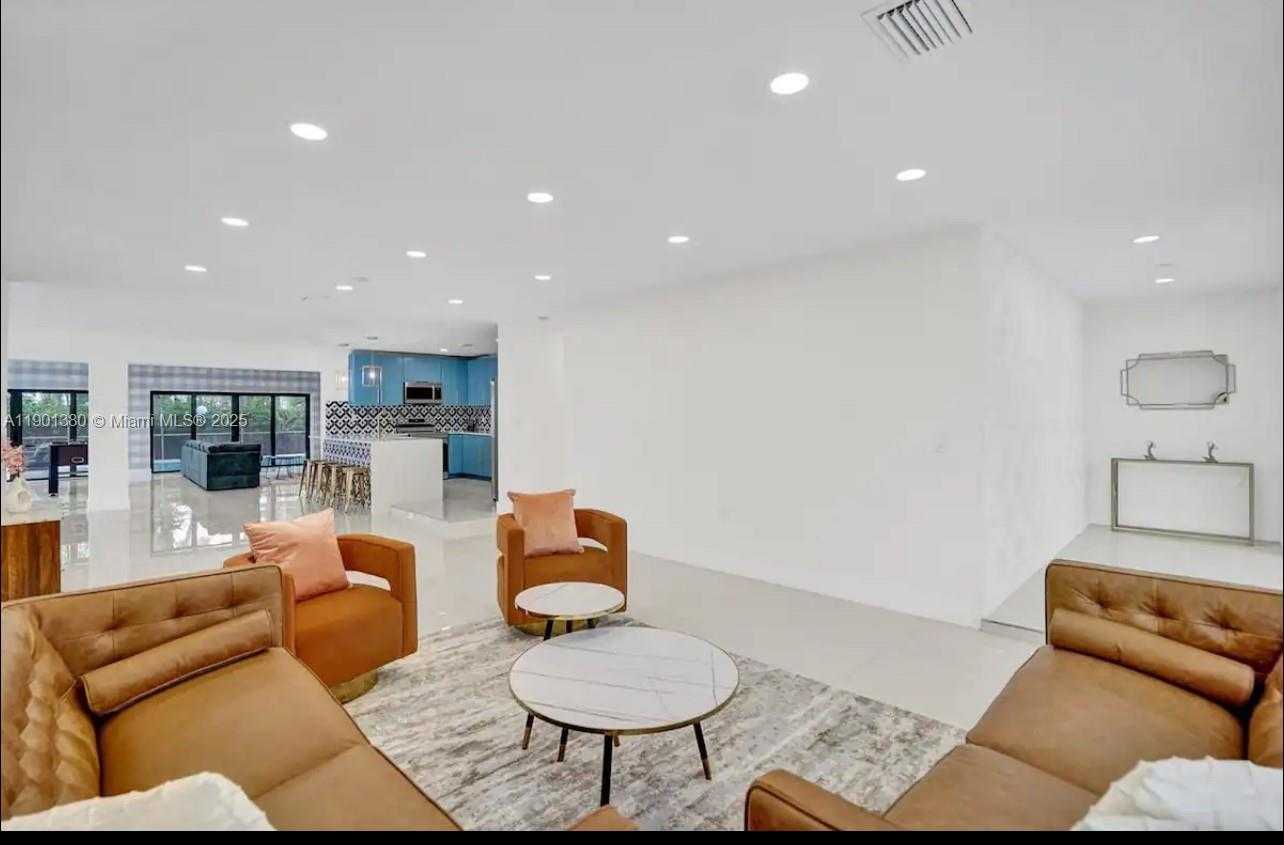 Small Image of 1141 NORTH NORTHLAKE DR, Hollywood Number 35