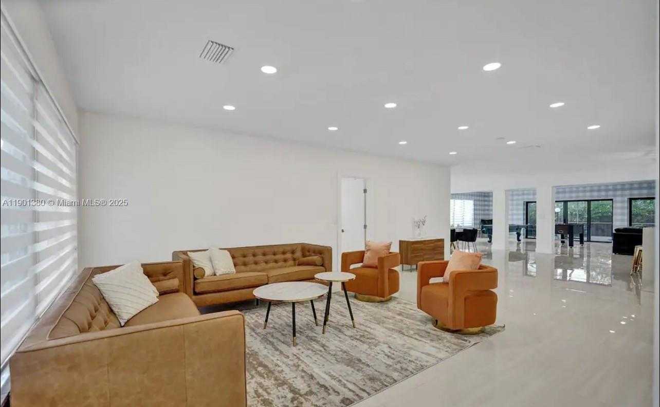 Small Image of 1141 NORTH NORTHLAKE DR, Hollywood Number 36