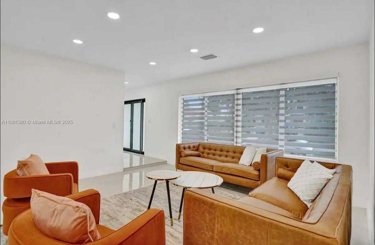 Small Image of 1141 NORTH NORTHLAKE DR, Hollywood Number 37