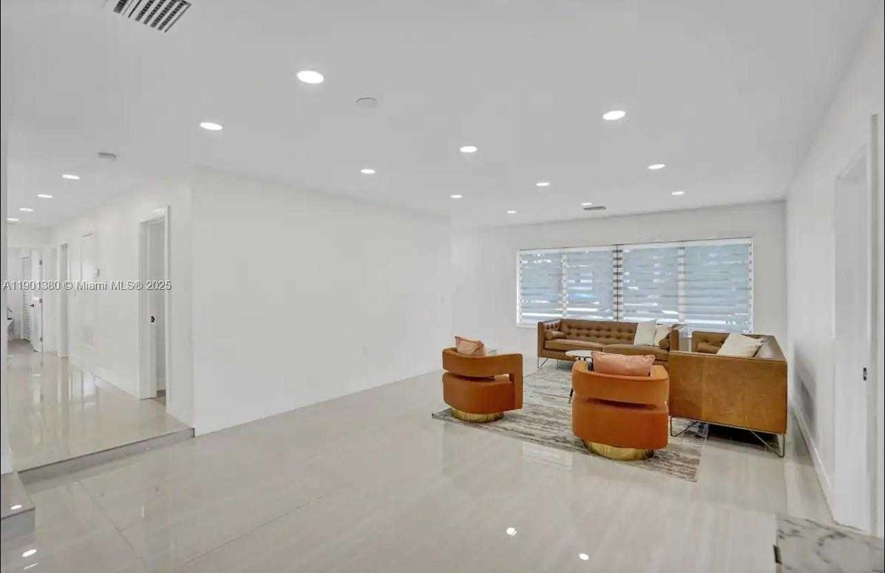 Small Image of 1141 NORTH NORTHLAKE DR, Hollywood Number 38