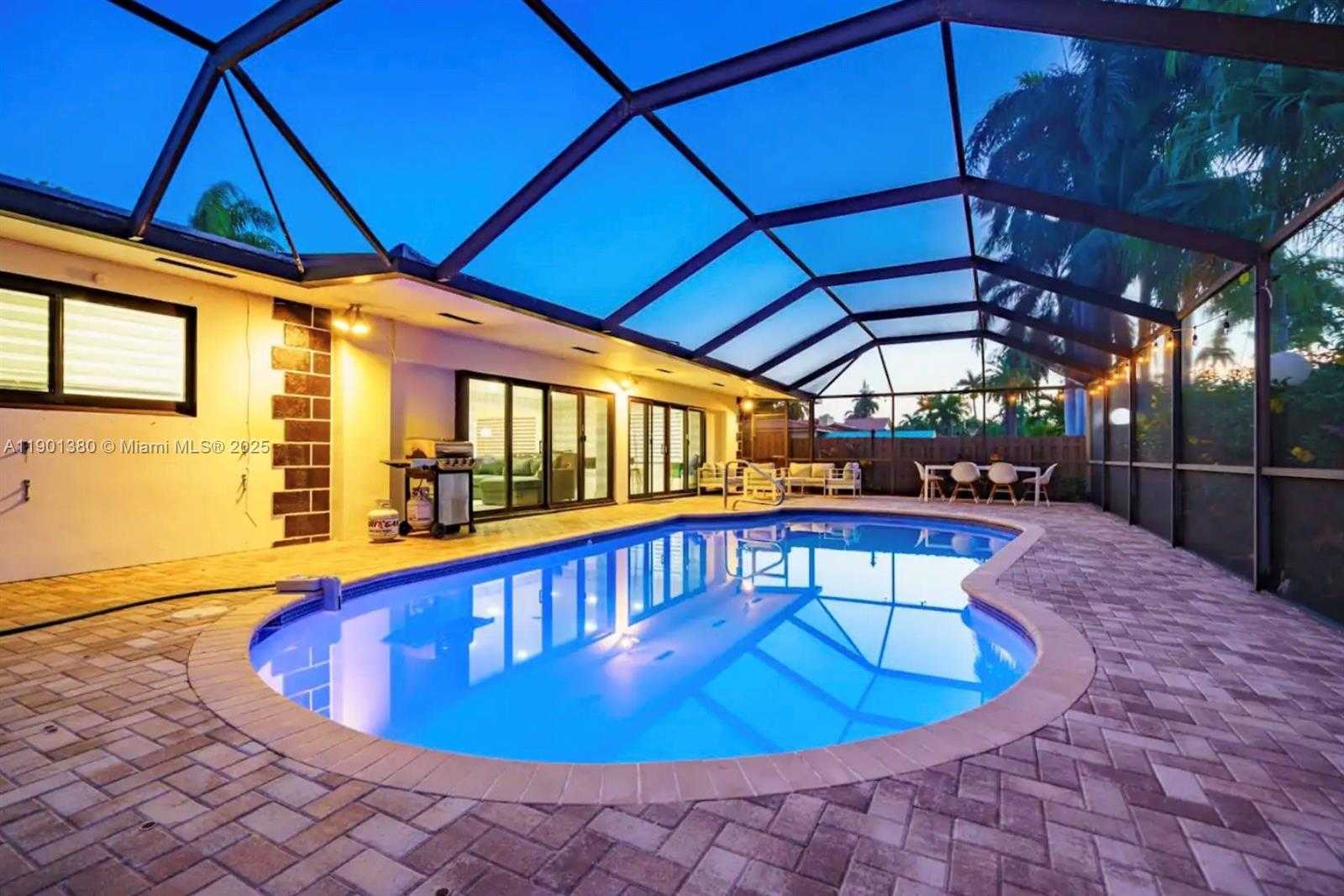 Small Image of 1141 NORTH NORTHLAKE DR, Hollywood Number 4