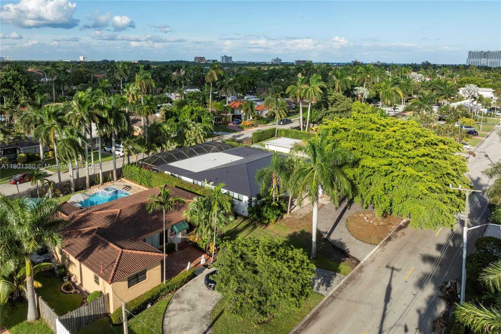 Small Image of 1141 NORTH NORTHLAKE DR, Hollywood Number 41