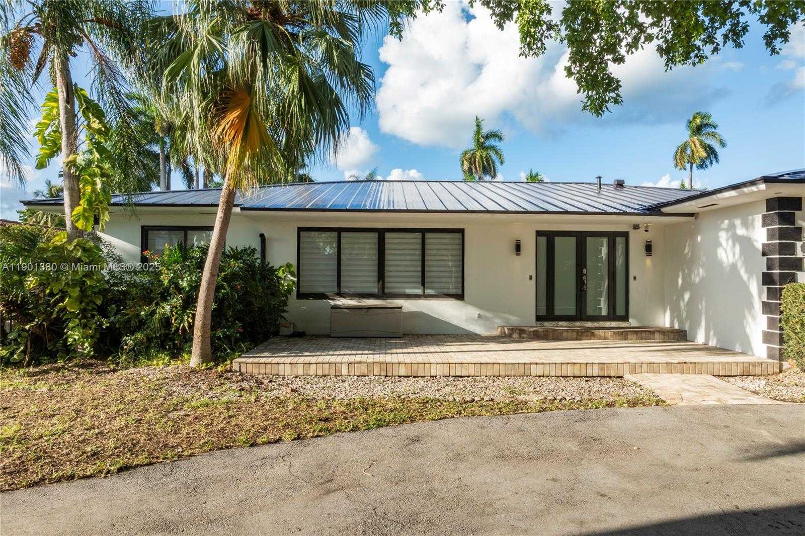 Small Image of 1141 NORTH NORTHLAKE DR, Hollywood Number 43