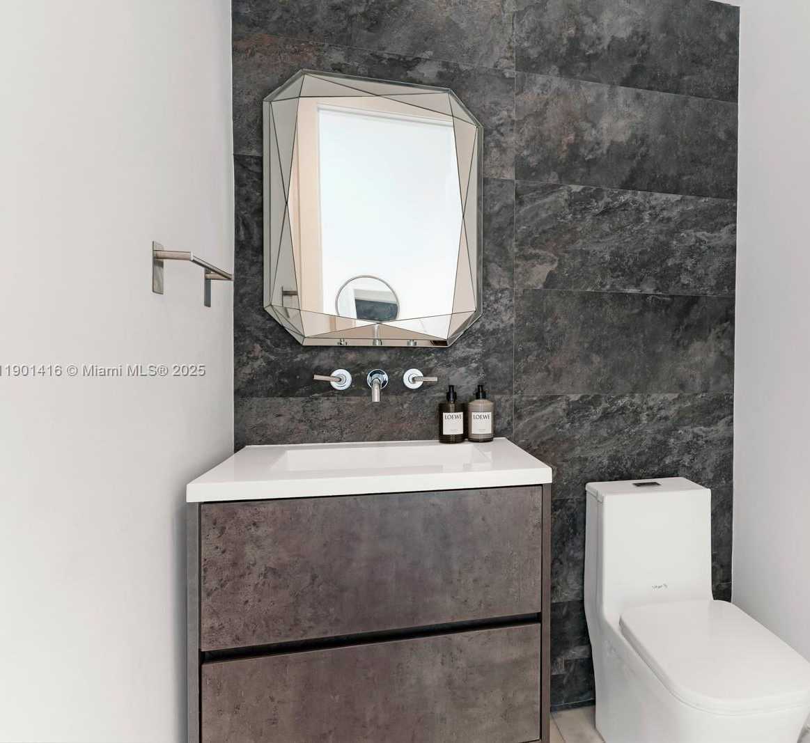 Small Image of 4520 NORTH MERIDIAN AVE, Miami Beach Number 22