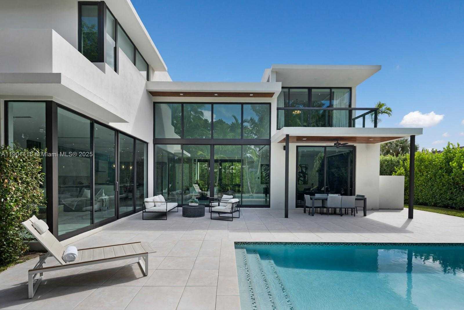 Small Image of 4520 NORTH MERIDIAN AVE, Miami Beach Number 24