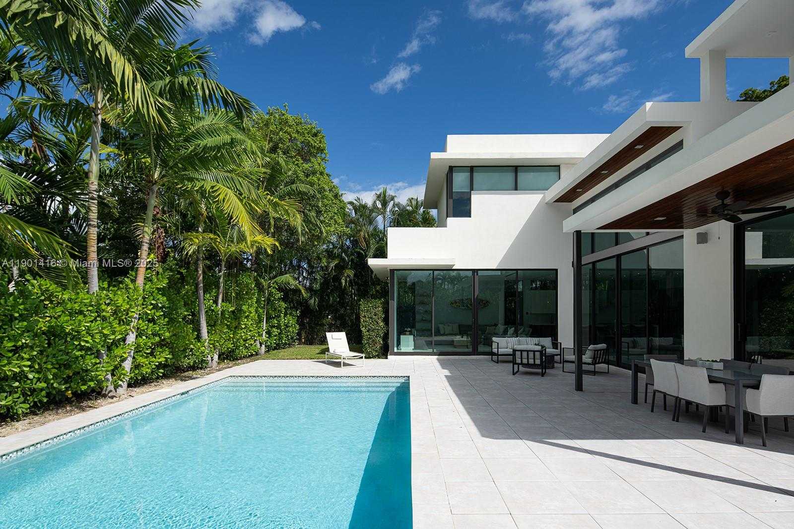 Small Image of 4520 NORTH MERIDIAN AVE, Miami Beach Number 26
