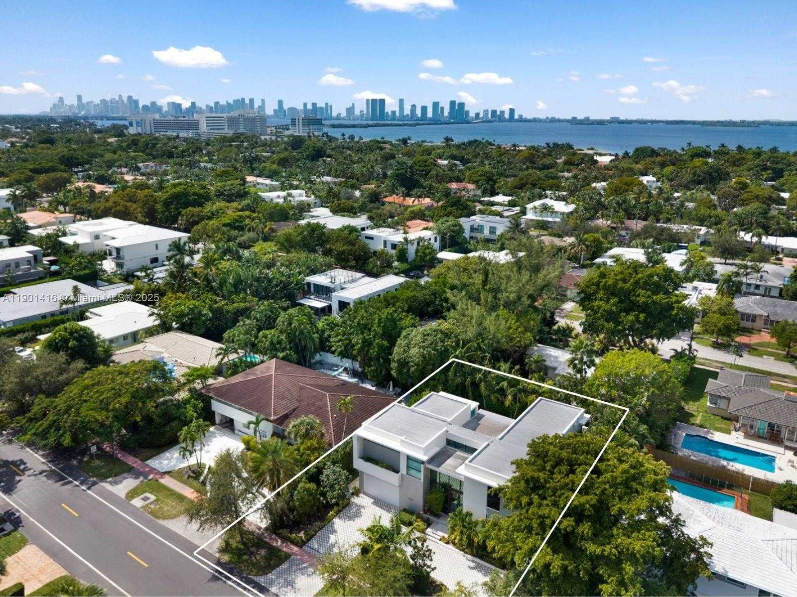 Small Image of 4520 NORTH MERIDIAN AVE, Miami Beach Number 33