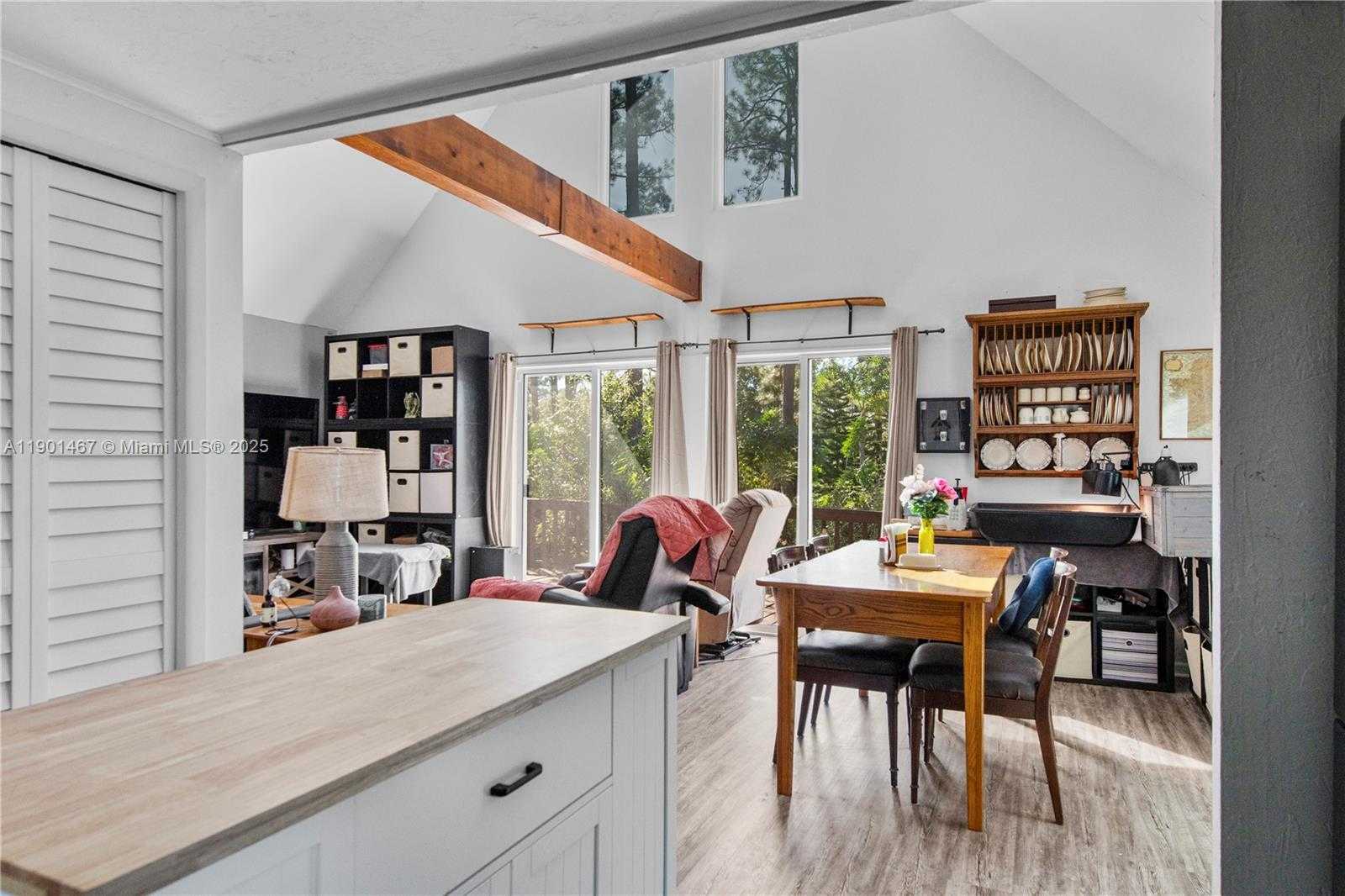 Imagen de Pequeño Objeto