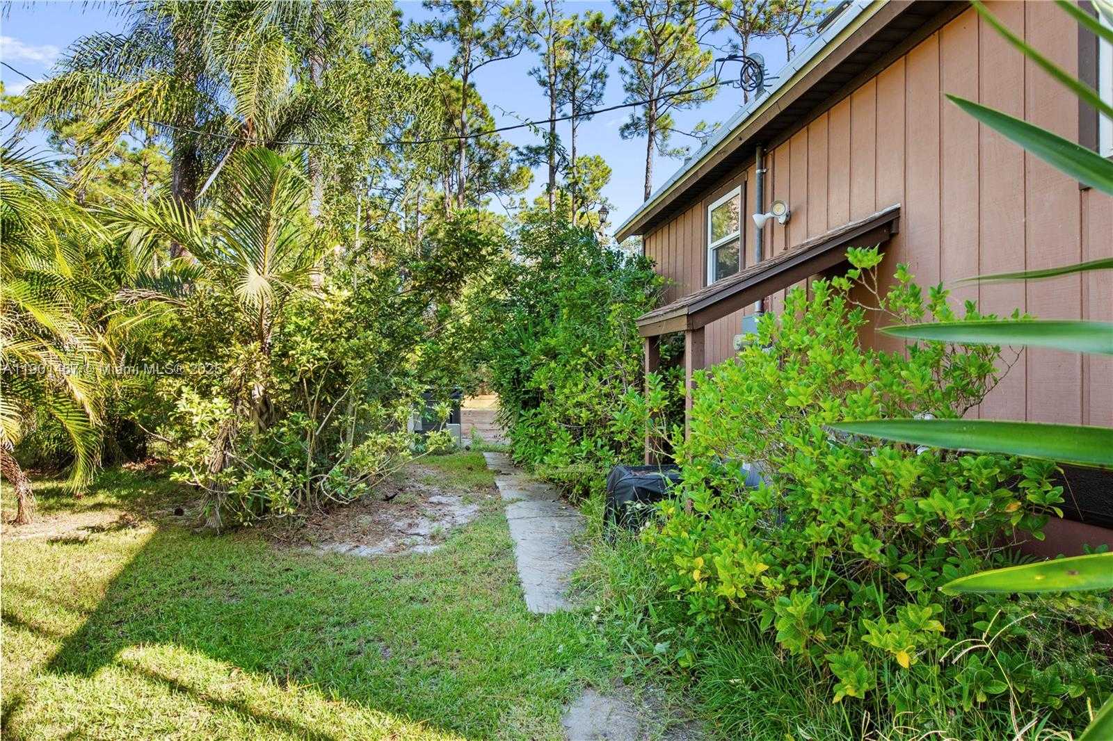 Imagen de Pequeño Objeto