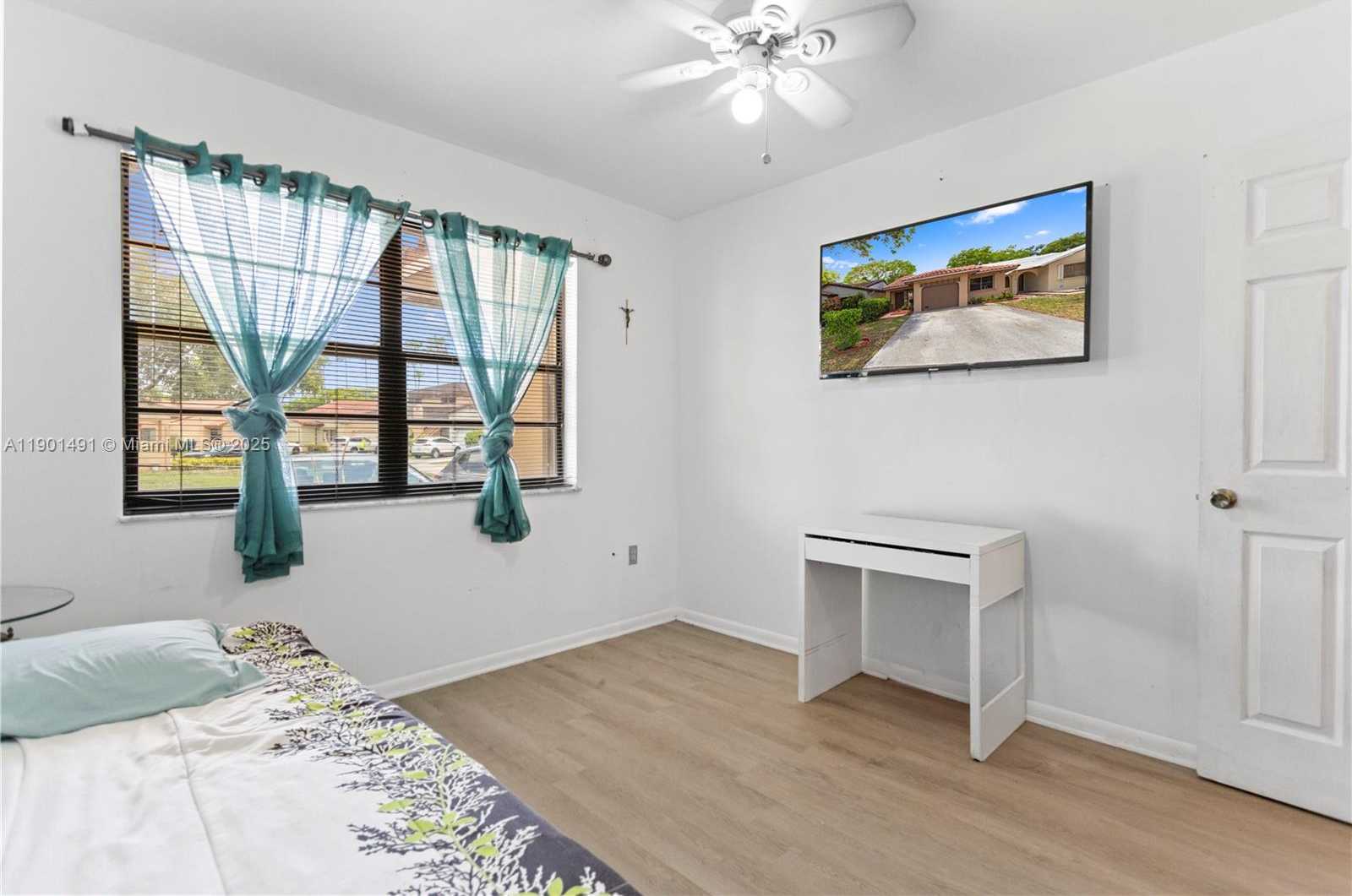 Small Image of 17320 NORTH WEST 66TH PL, Hialeah Number 21