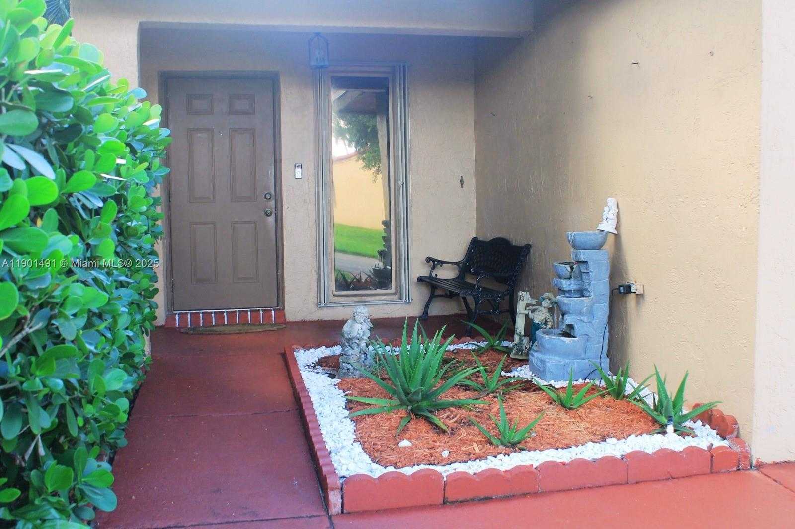 Small Image of 17320 NORTH WEST 66TH PL, Hialeah Number 3