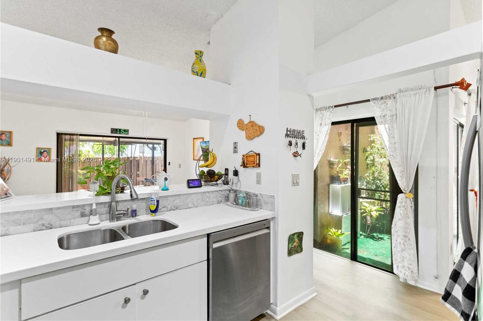 Small Image of 17320 NORTH WEST 66TH PL, Hialeah Number 34