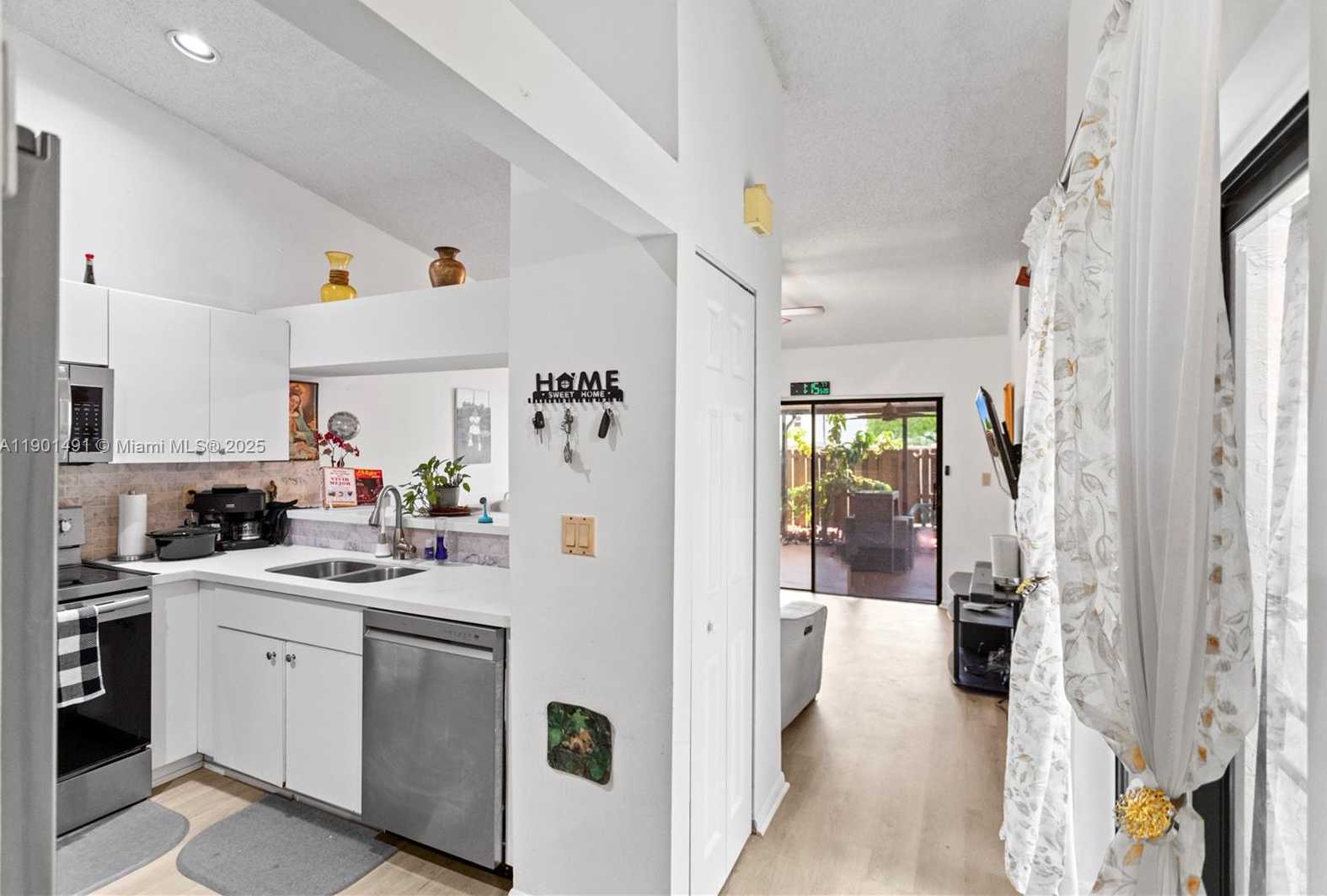 Small Image of 17320 NORTH WEST 66TH PL, Hialeah Number 36