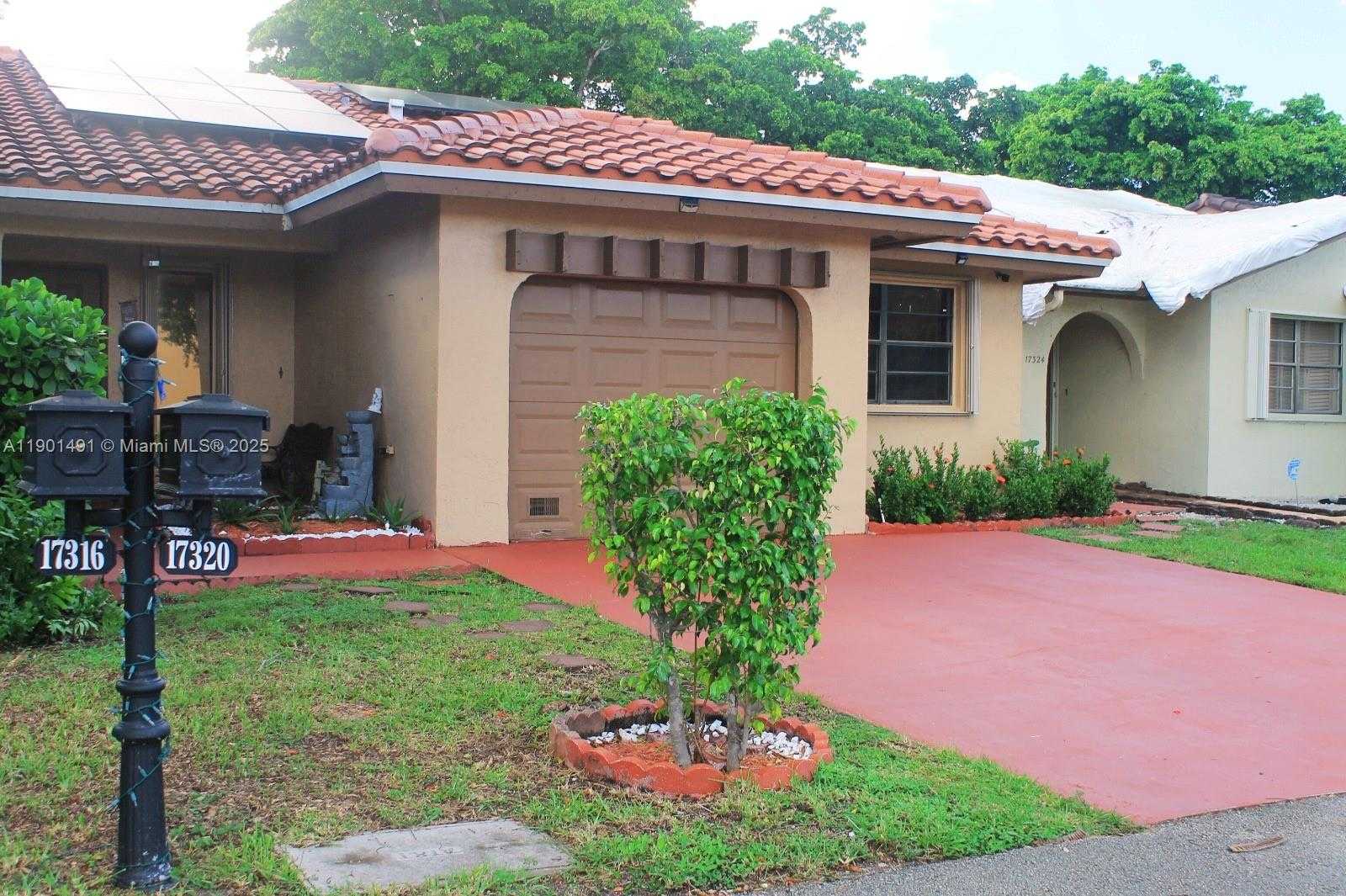 Small Image of 17320 NORTH WEST 66TH PL, Hialeah Number 47