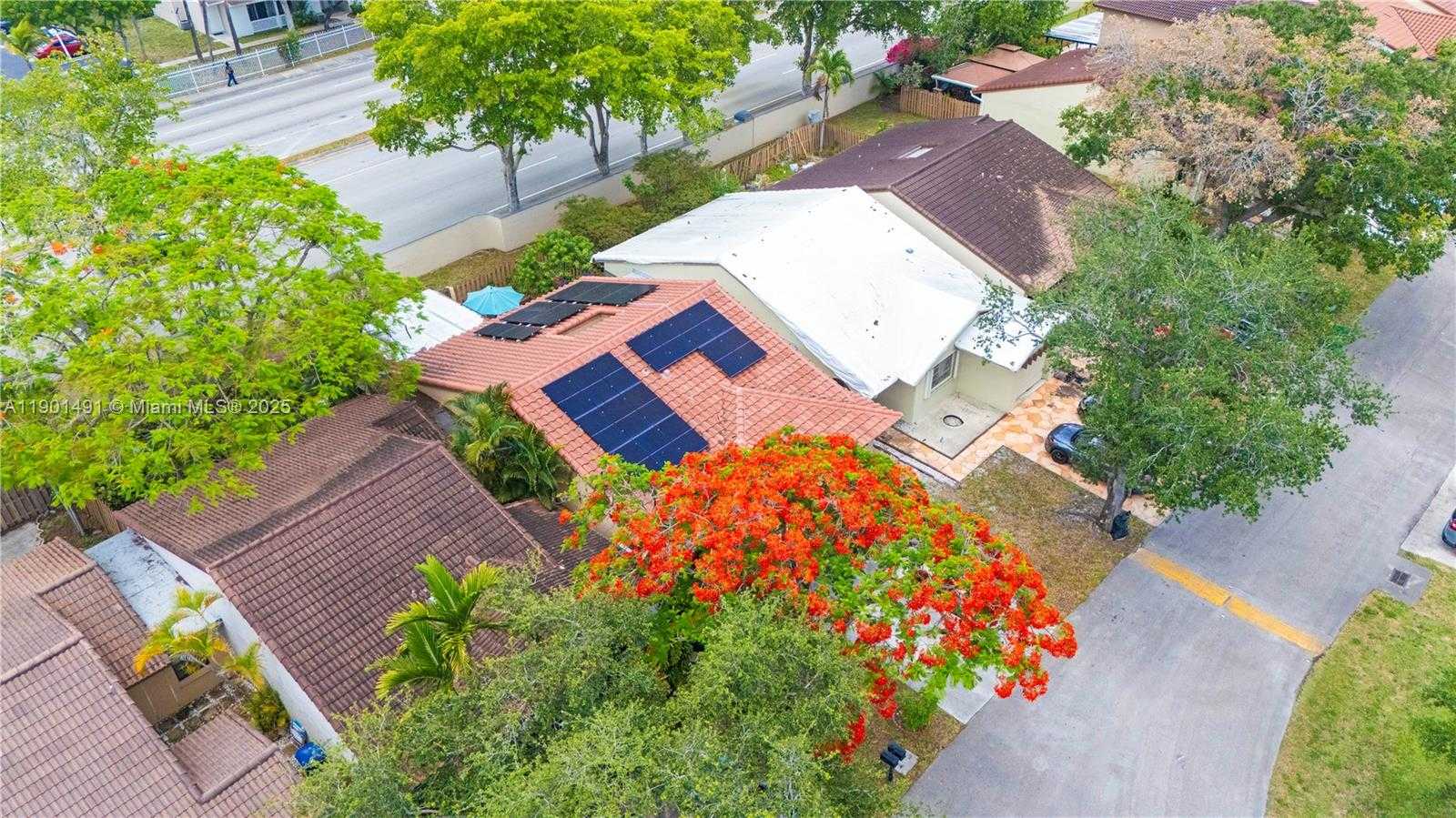 Small Image of 17320 NORTH WEST 66TH PL, Hialeah Number 54