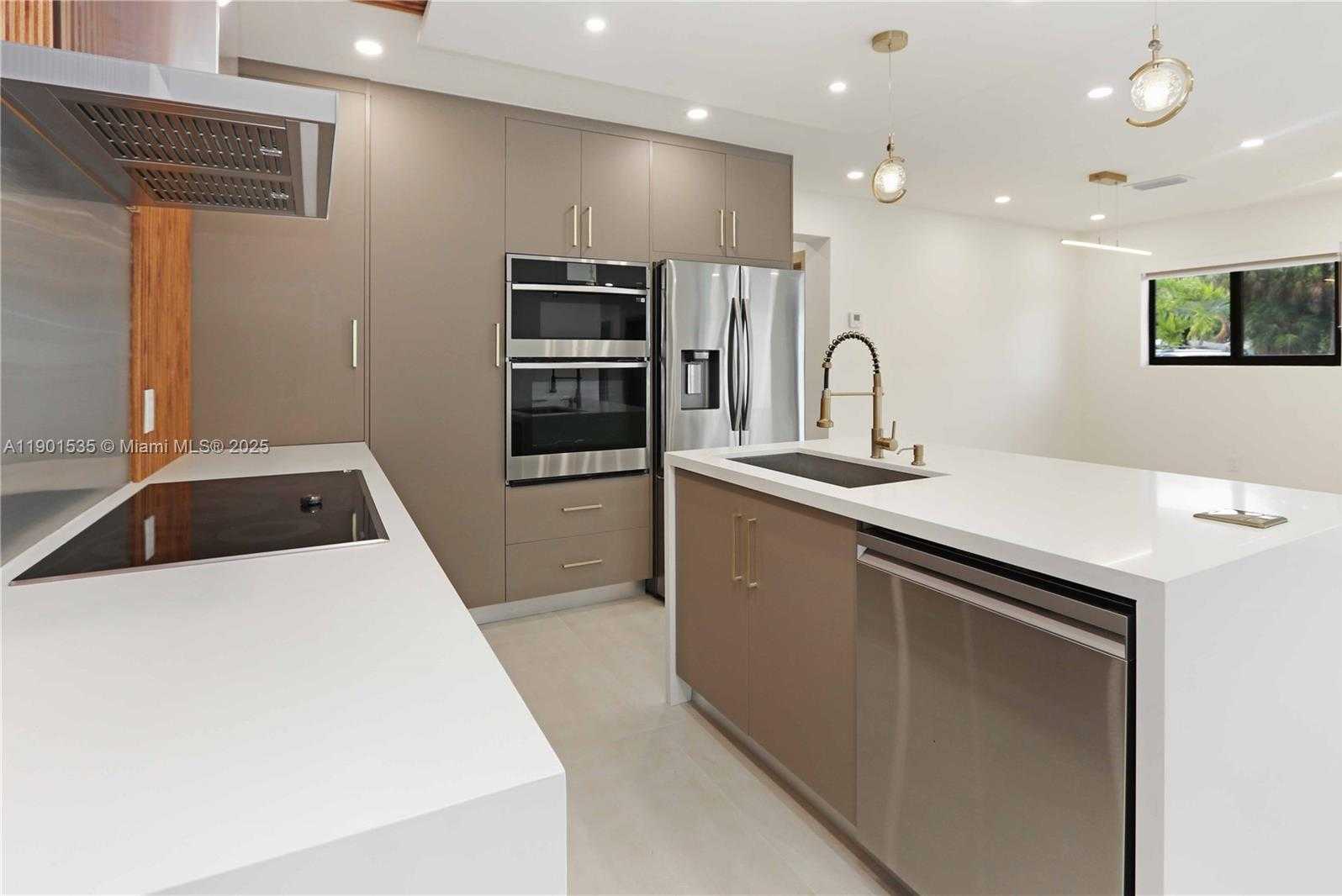 Small Image of 1620 MCKINLEY ST, Hollywood Number 10