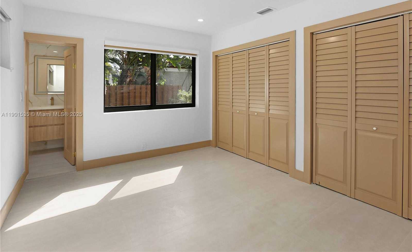 Small Image of 1620 MCKINLEY ST, Hollywood Number 17