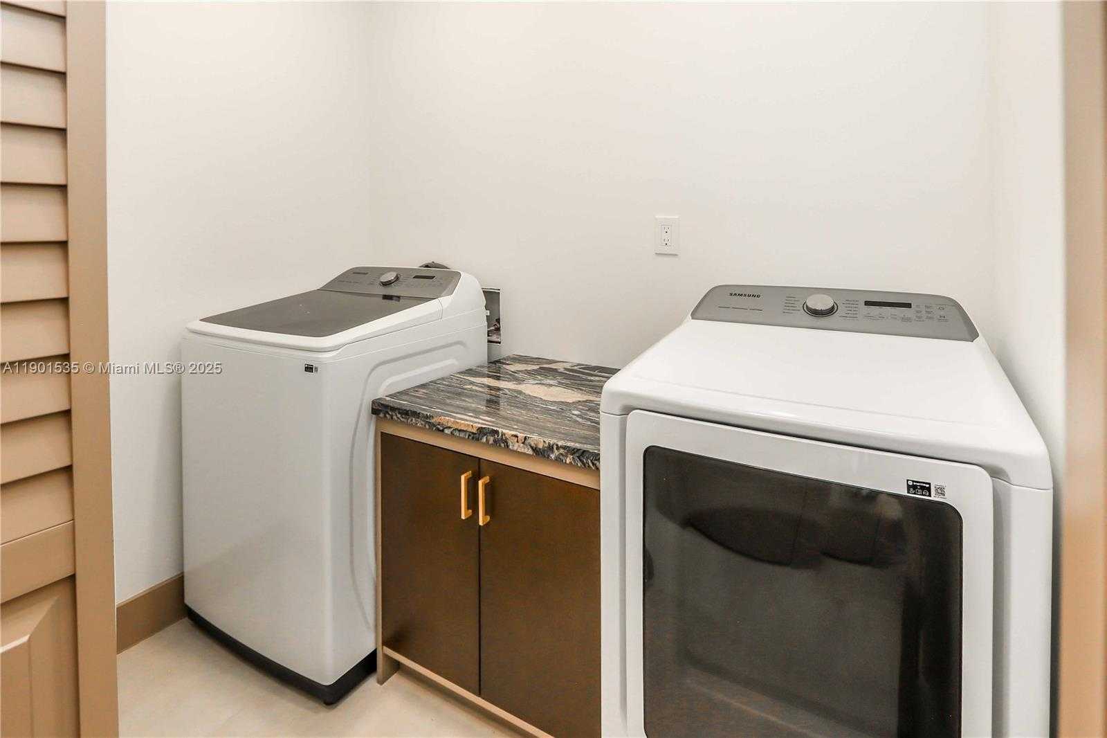 Small Image of 1620 MCKINLEY ST, Hollywood Number 25