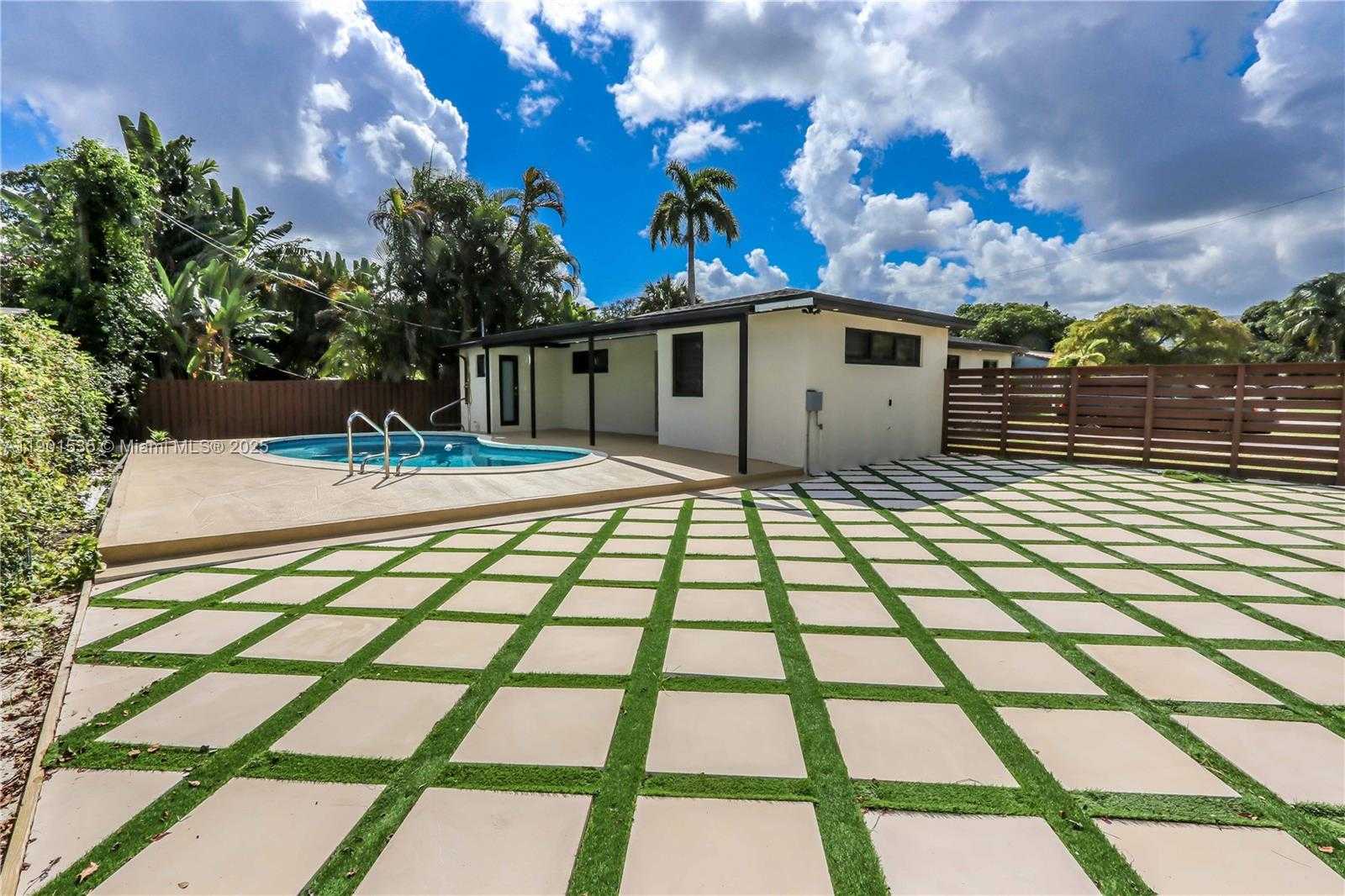 Small Image of 1620 MCKINLEY ST, Hollywood Number 26