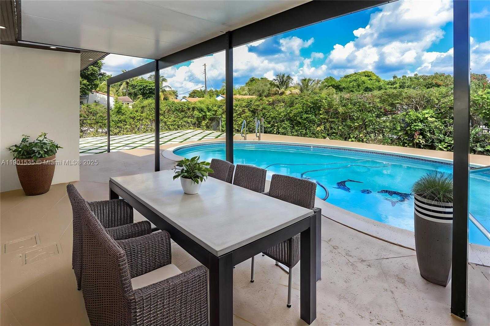 Small Image of 1620 MCKINLEY ST, Hollywood Number 3