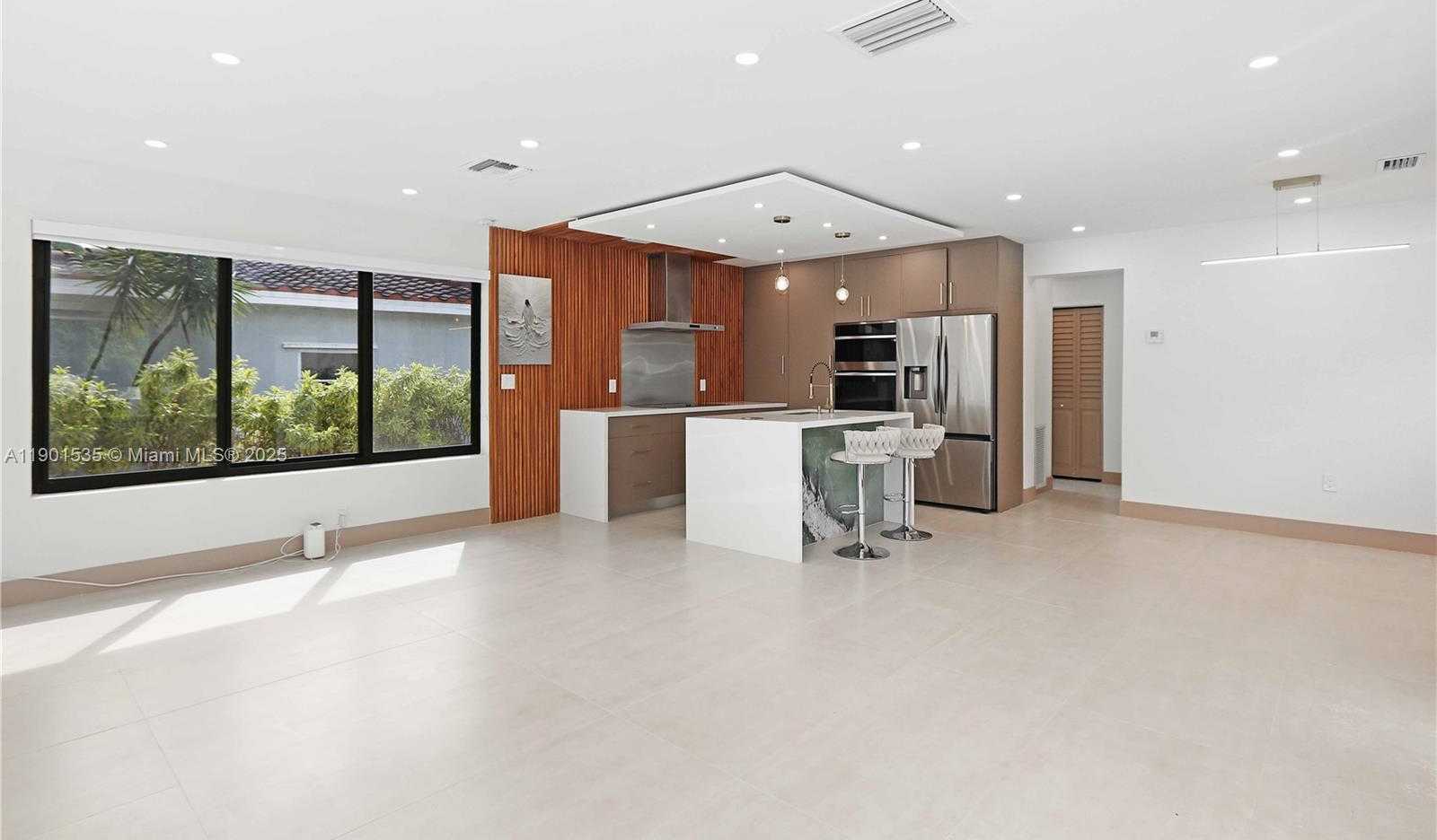 Small Image of 1620 MCKINLEY ST, Hollywood Number 4