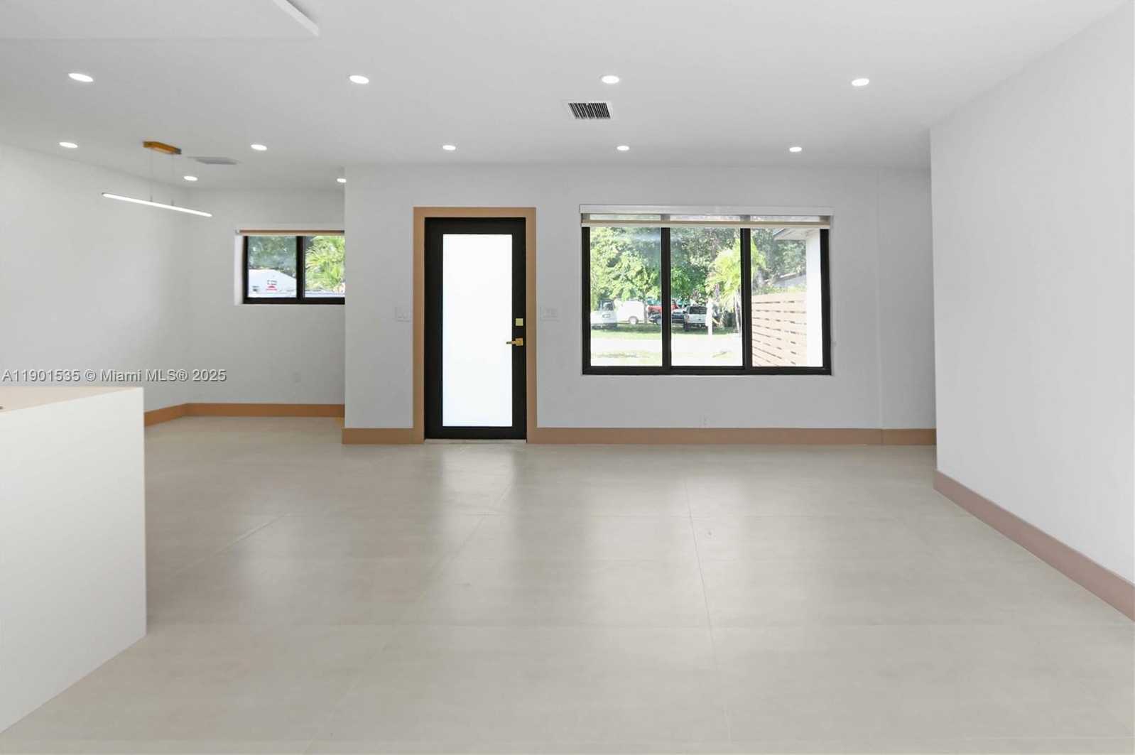 Small Image of 1620 MCKINLEY ST, Hollywood Number 7