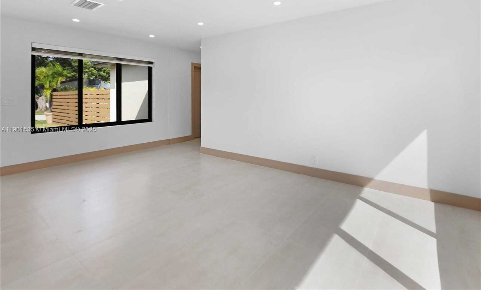 Small Image of 1620 MCKINLEY ST, Hollywood Number 8