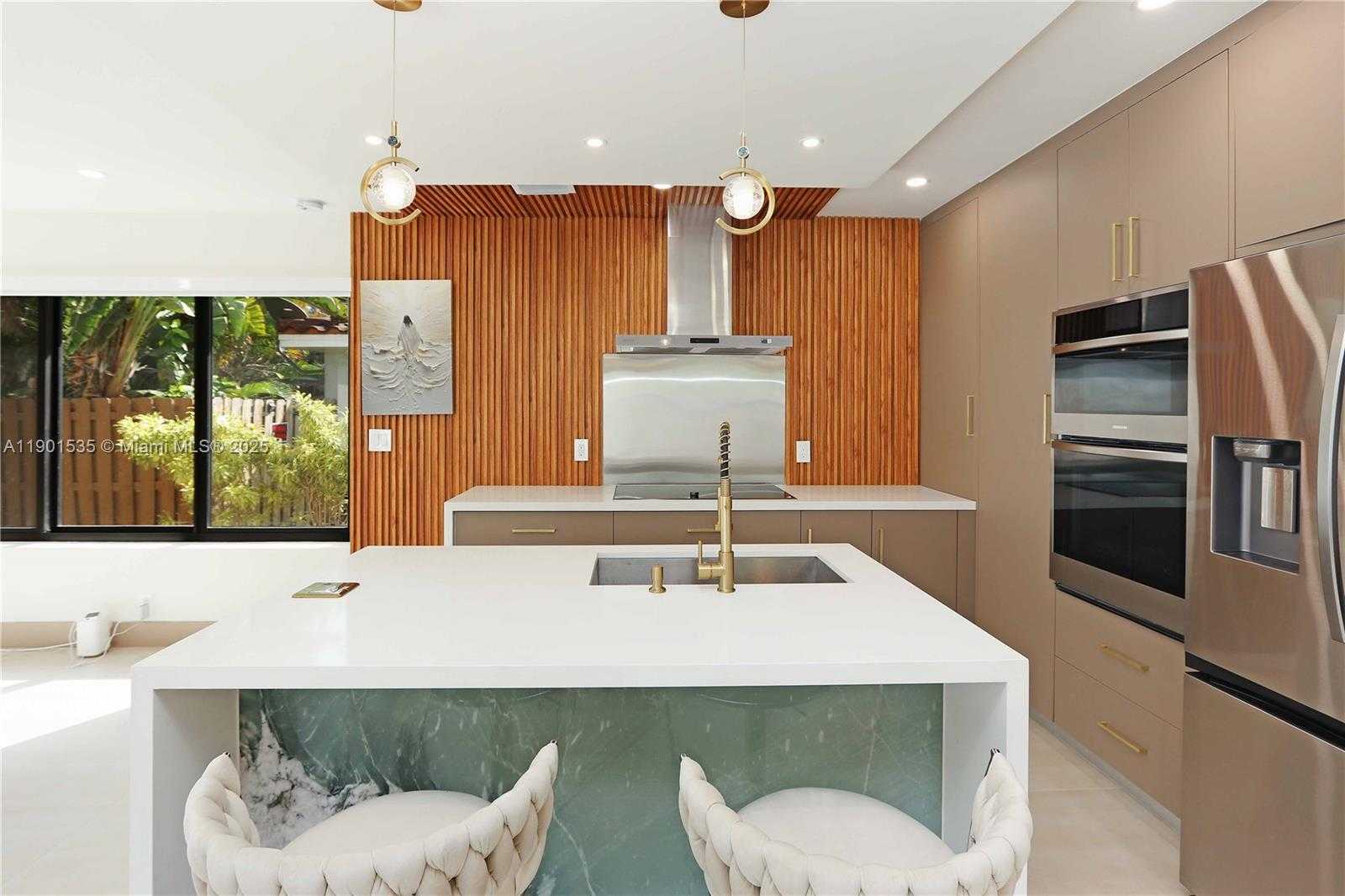 Small Image of 1620 MCKINLEY ST, Hollywood Number 9