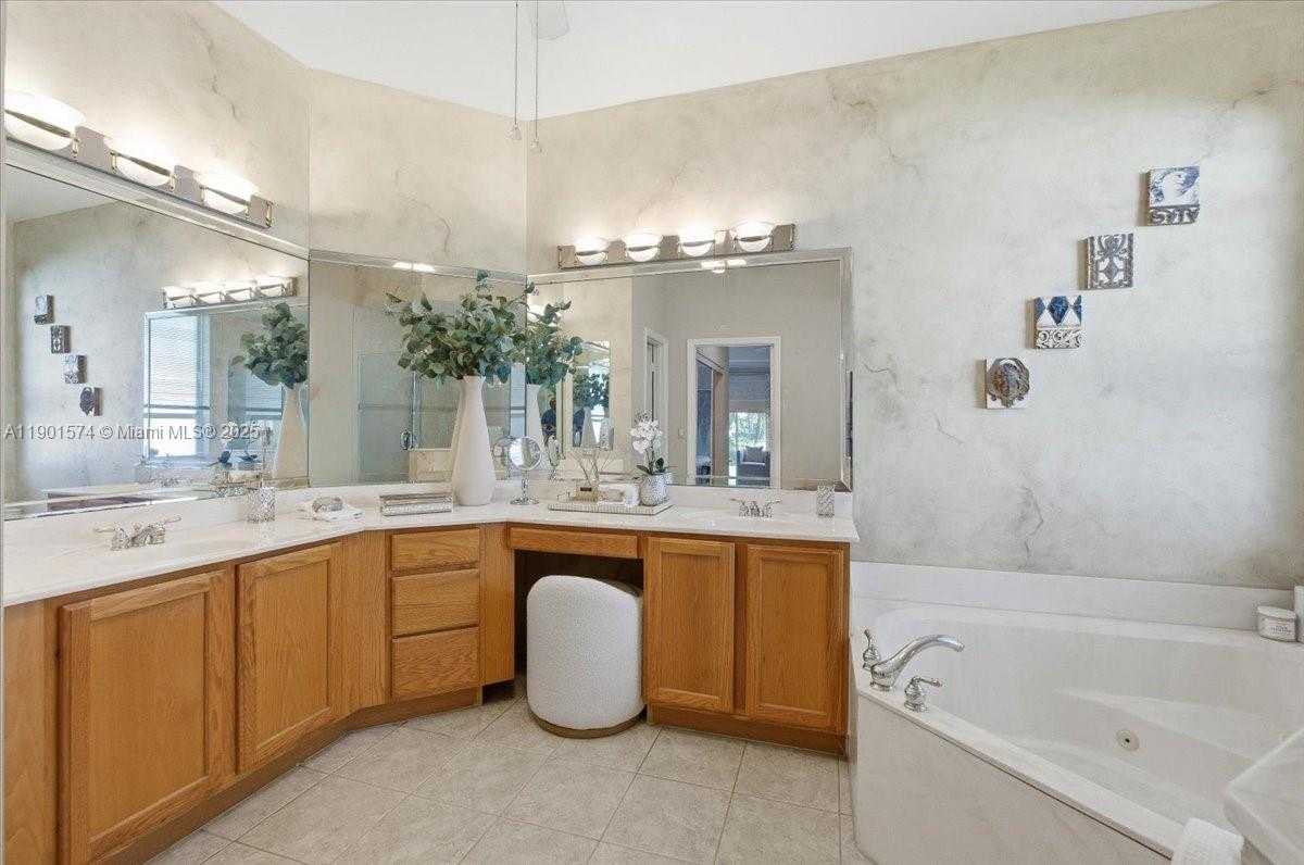 Small Image of 13931 NORTH WEST 19TH ST, Pembroke Pines Number 17