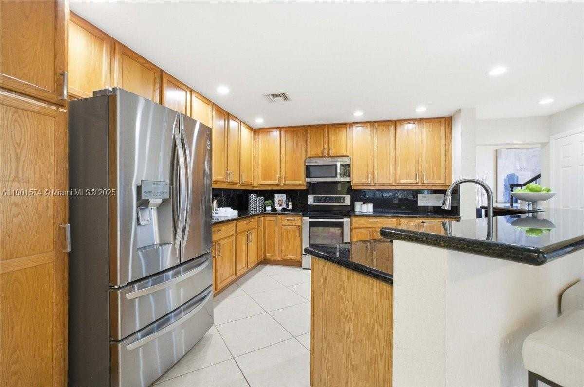 Small Image of 13931 NORTH WEST 19TH ST, Pembroke Pines Number 23