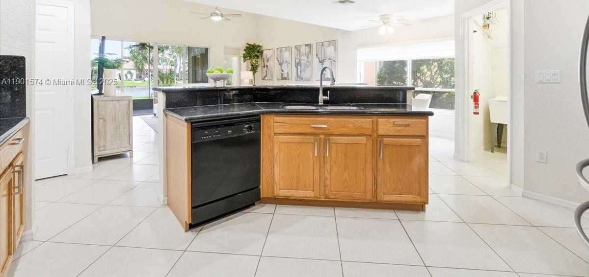 Small Image of 13931 NORTH WEST 19TH ST, Pembroke Pines Number 27