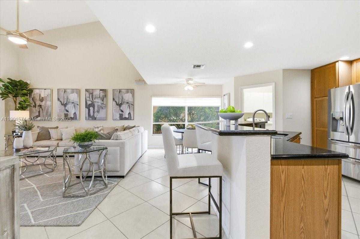 Small Image of 13931 NORTH WEST 19TH ST, Pembroke Pines Number 28