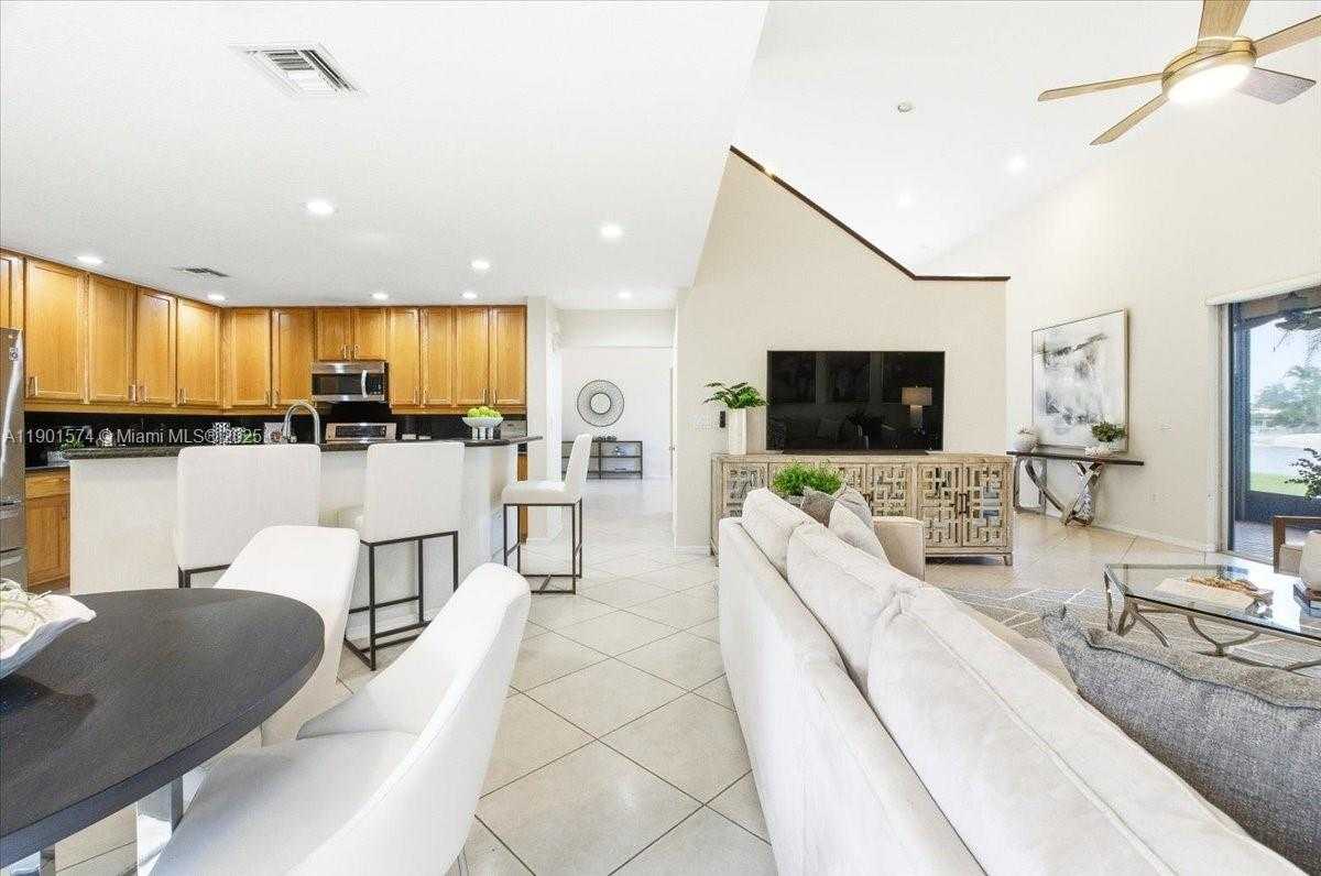 Small Image of 13931 NORTH WEST 19TH ST, Pembroke Pines Number 29