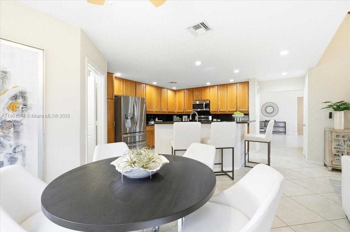 Small Image of 13931 NORTH WEST 19TH ST, Pembroke Pines Number 32