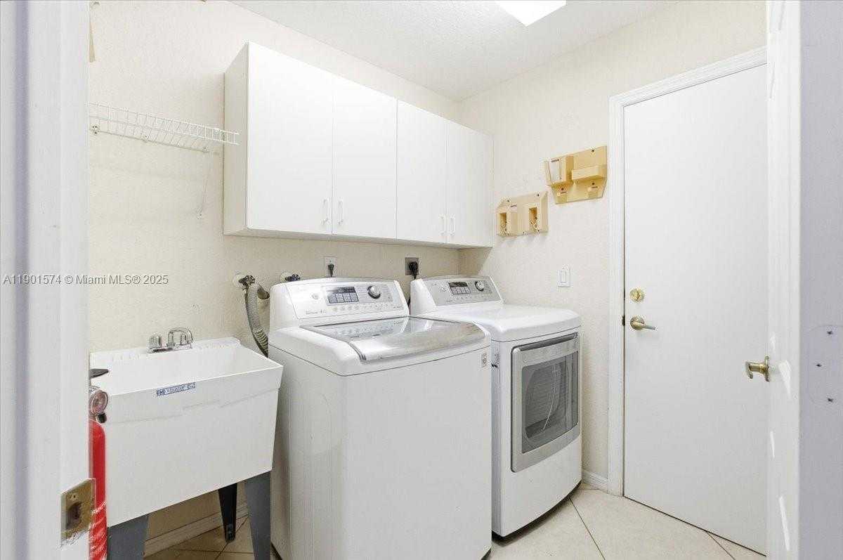 Small Image of 13931 NORTH WEST 19TH ST, Pembroke Pines Number 40