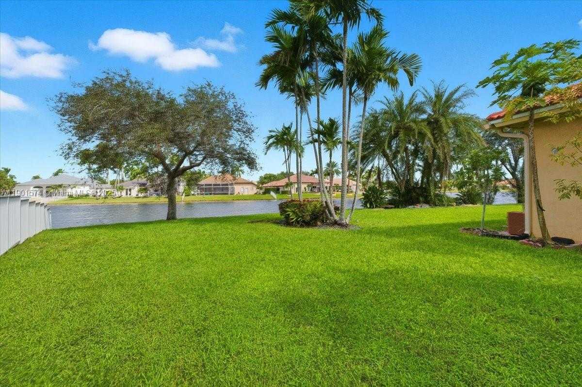 Small Image of 13931 NORTH WEST 19TH ST, Pembroke Pines Number 46