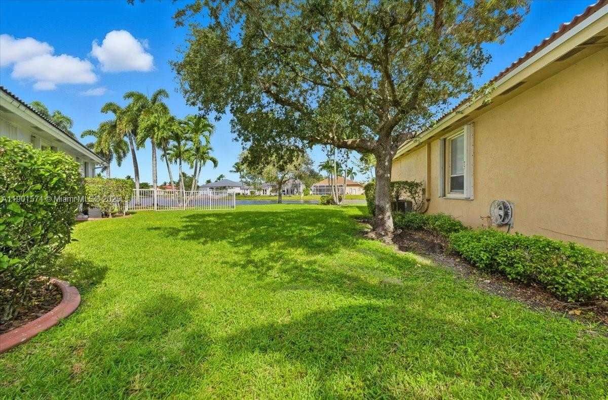 Small Image of 13931 NORTH WEST 19TH ST, Pembroke Pines Number 47