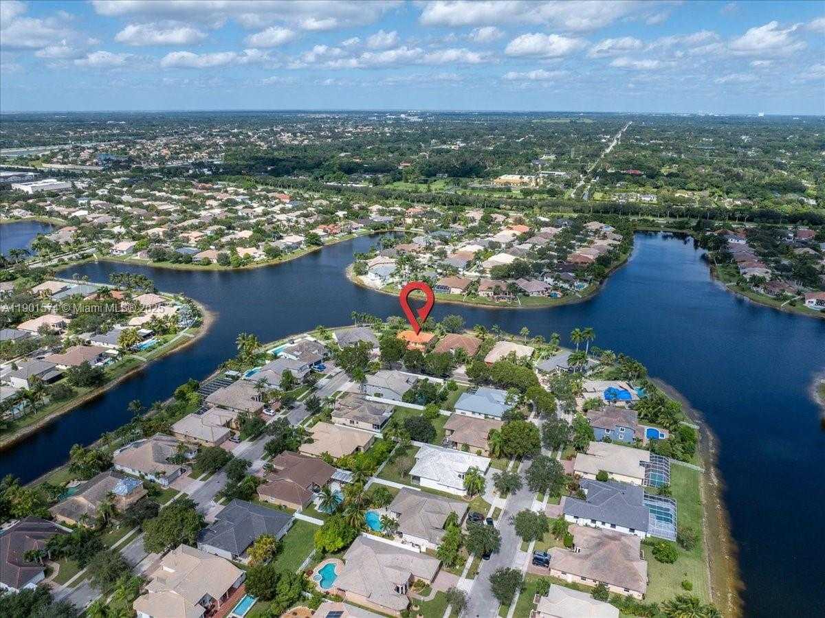 Small Image of 13931 NORTH WEST 19TH ST, Pembroke Pines Number 48