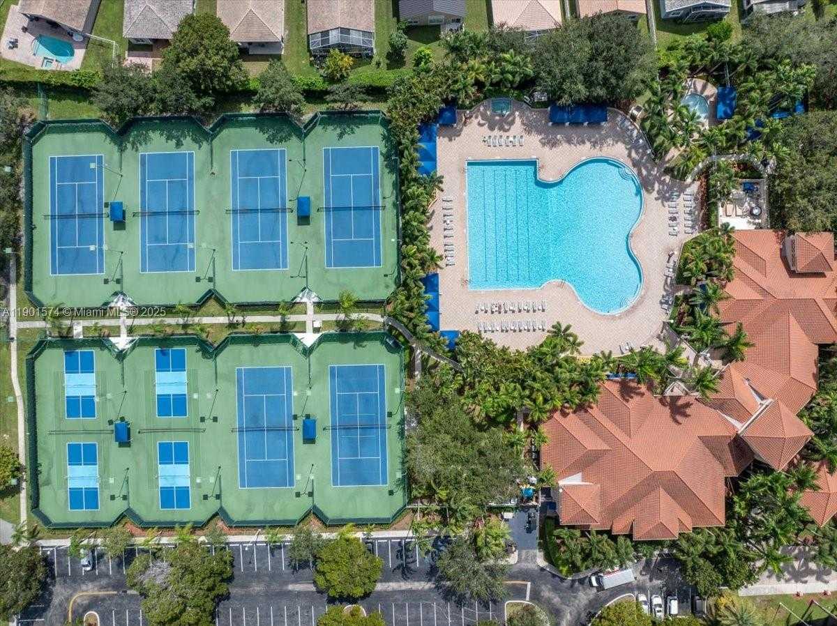 Small Image of 13931 NORTH WEST 19TH ST, Pembroke Pines Number 54