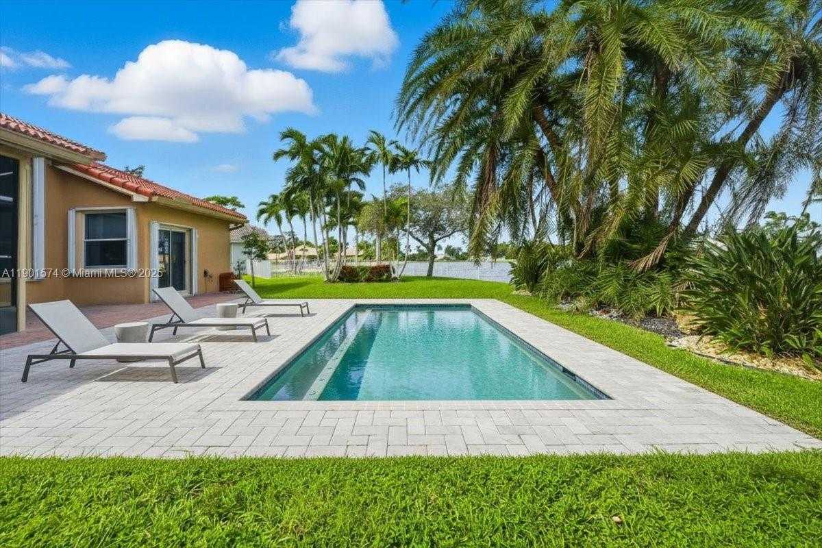 Small Image of 13931 NORTH WEST 19TH ST, Pembroke Pines Number 56