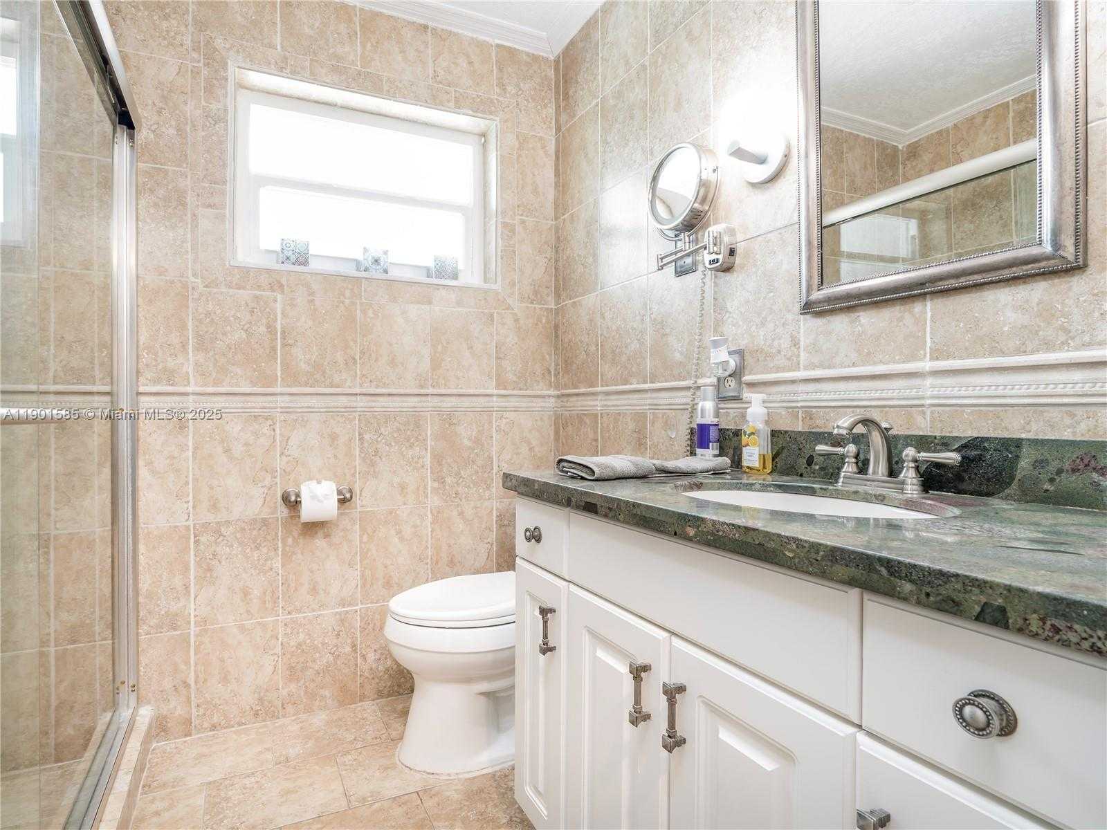 Small Image of 5124 MCKINLEY ST, Hollywood Number 12