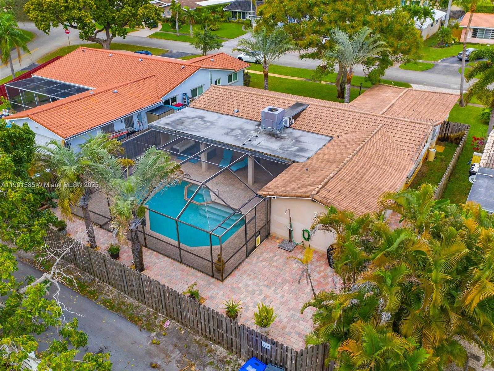 Small Image of 5124 MCKINLEY ST, Hollywood Number 15