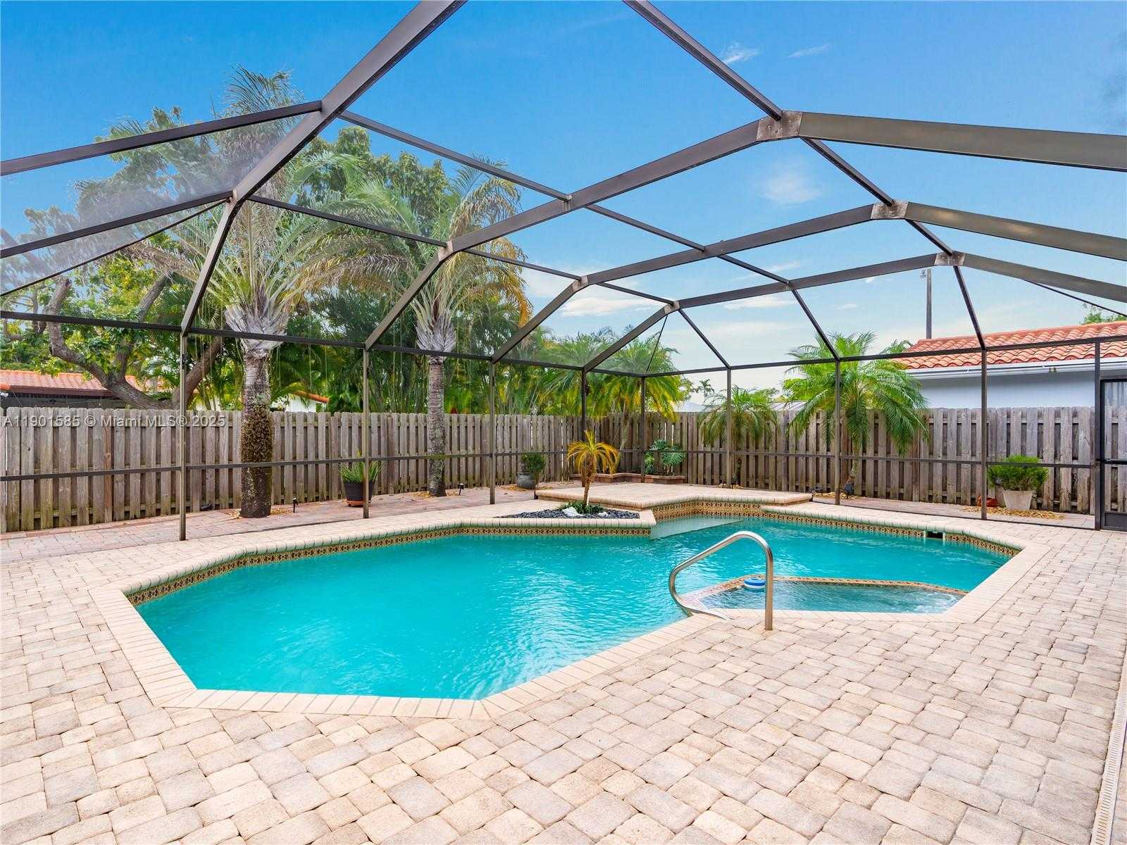 Small Image of 5124 MCKINLEY ST, Hollywood Number 19