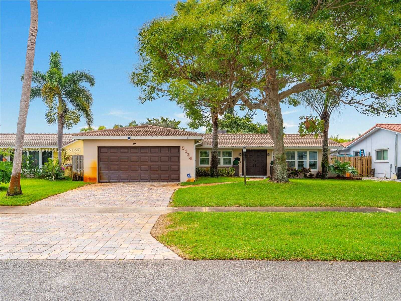 Small Image of 5124 MCKINLEY ST, Hollywood Number 2